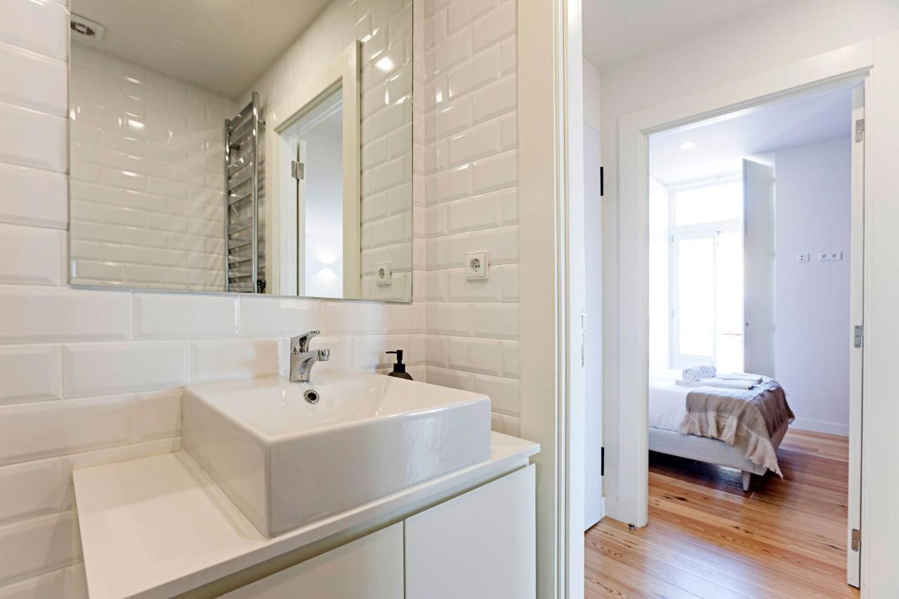 Stunning Duplex Near River By Lovelystay Porto Buitenkant foto